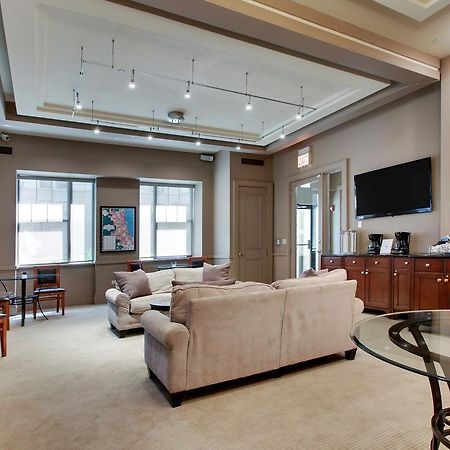 Dewitt Hotel And Suites Chicago Buitenkant foto