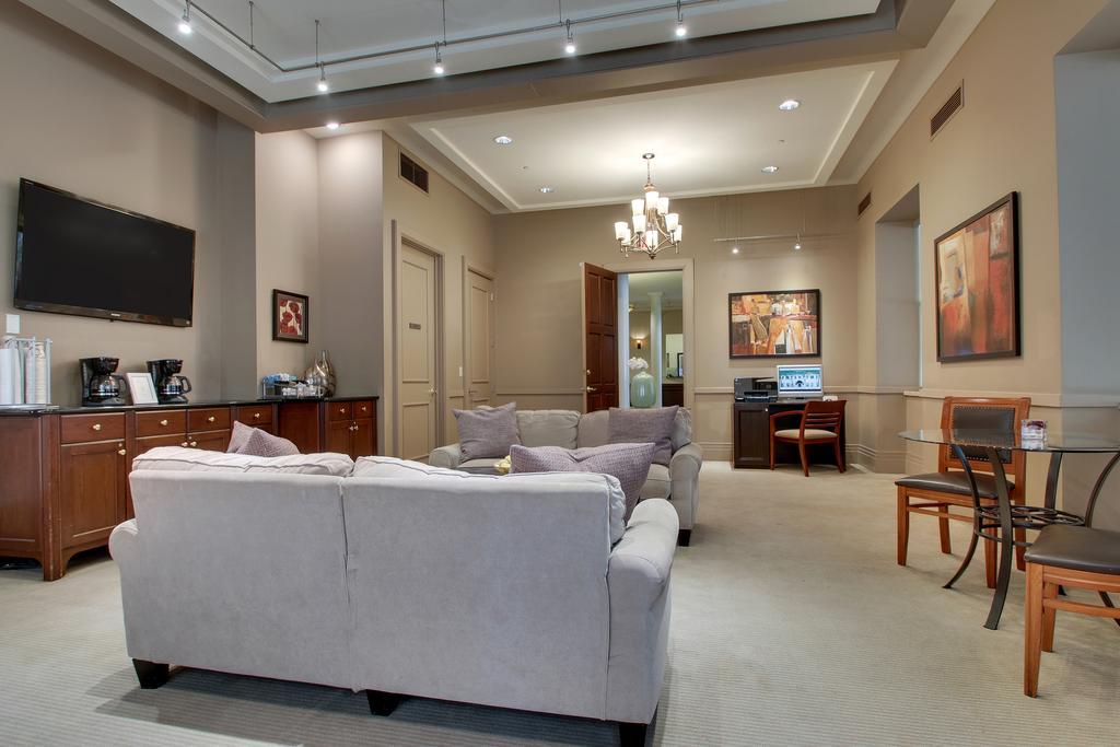 Dewitt Hotel And Suites Chicago Buitenkant foto