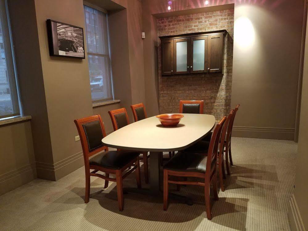Dewitt Hotel And Suites Chicago Buitenkant foto