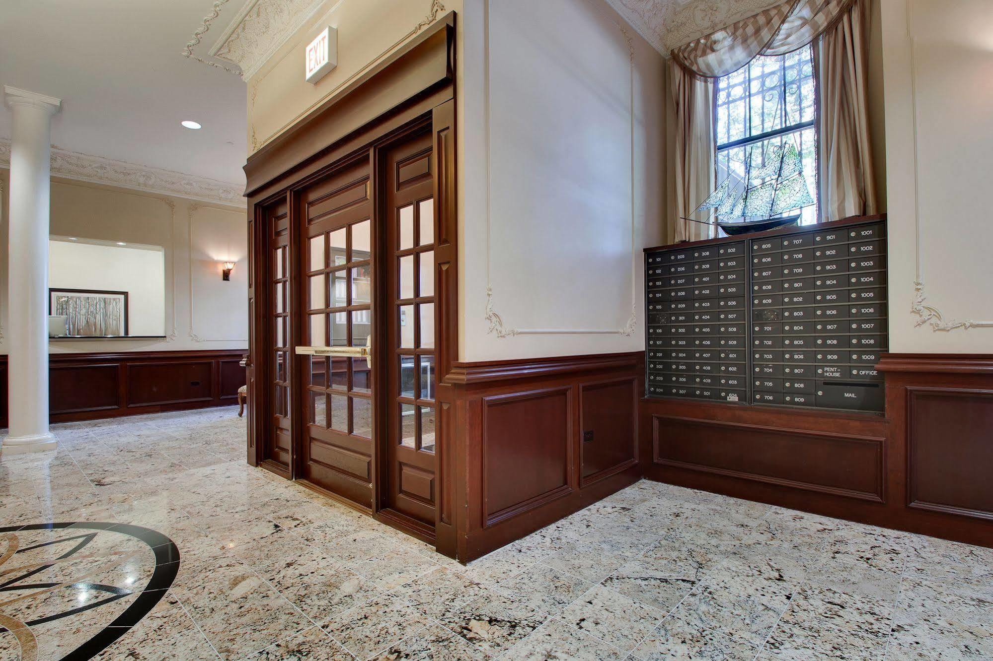 Dewitt Hotel And Suites Chicago Buitenkant foto