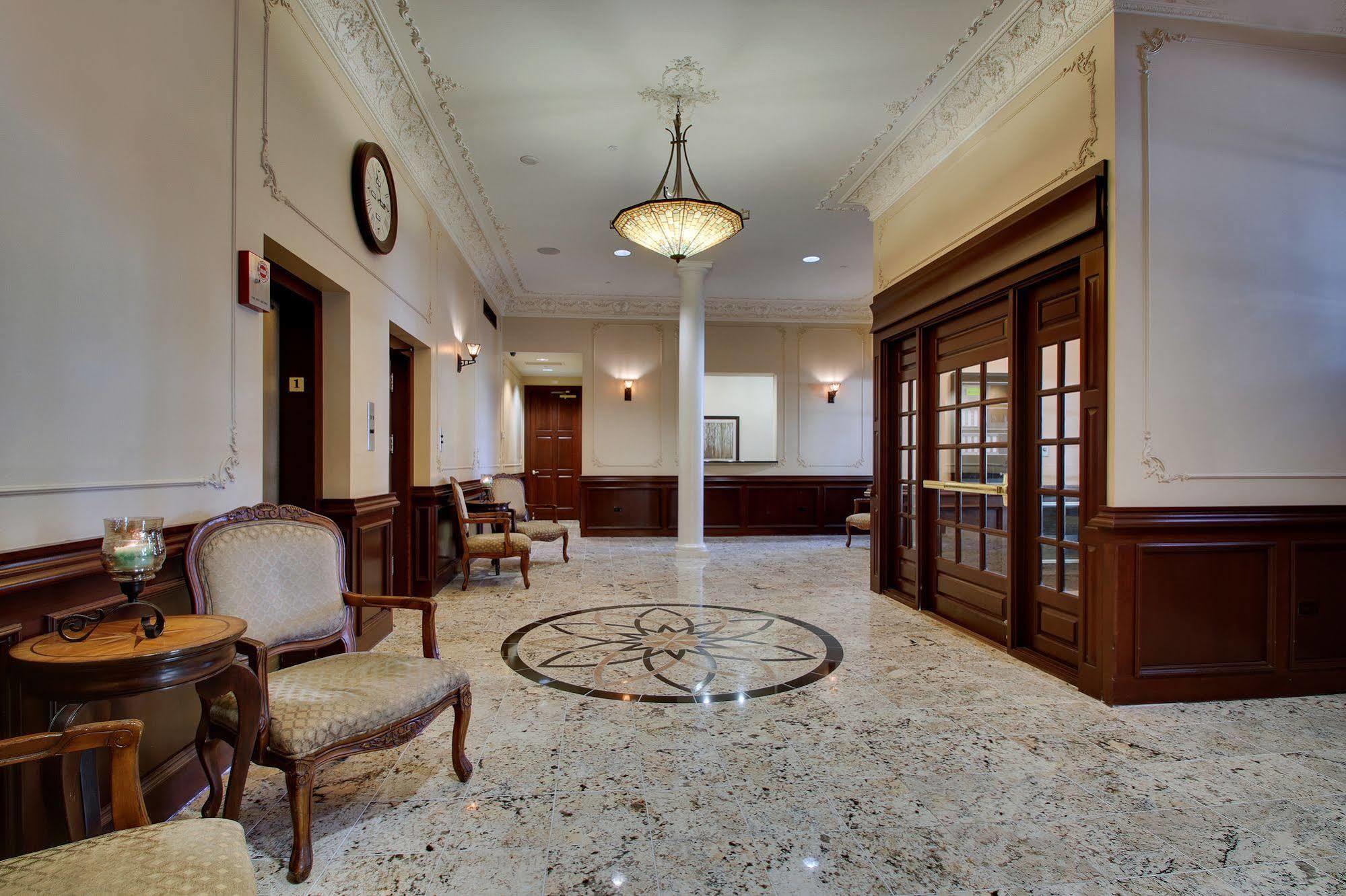 Dewitt Hotel And Suites Chicago Buitenkant foto