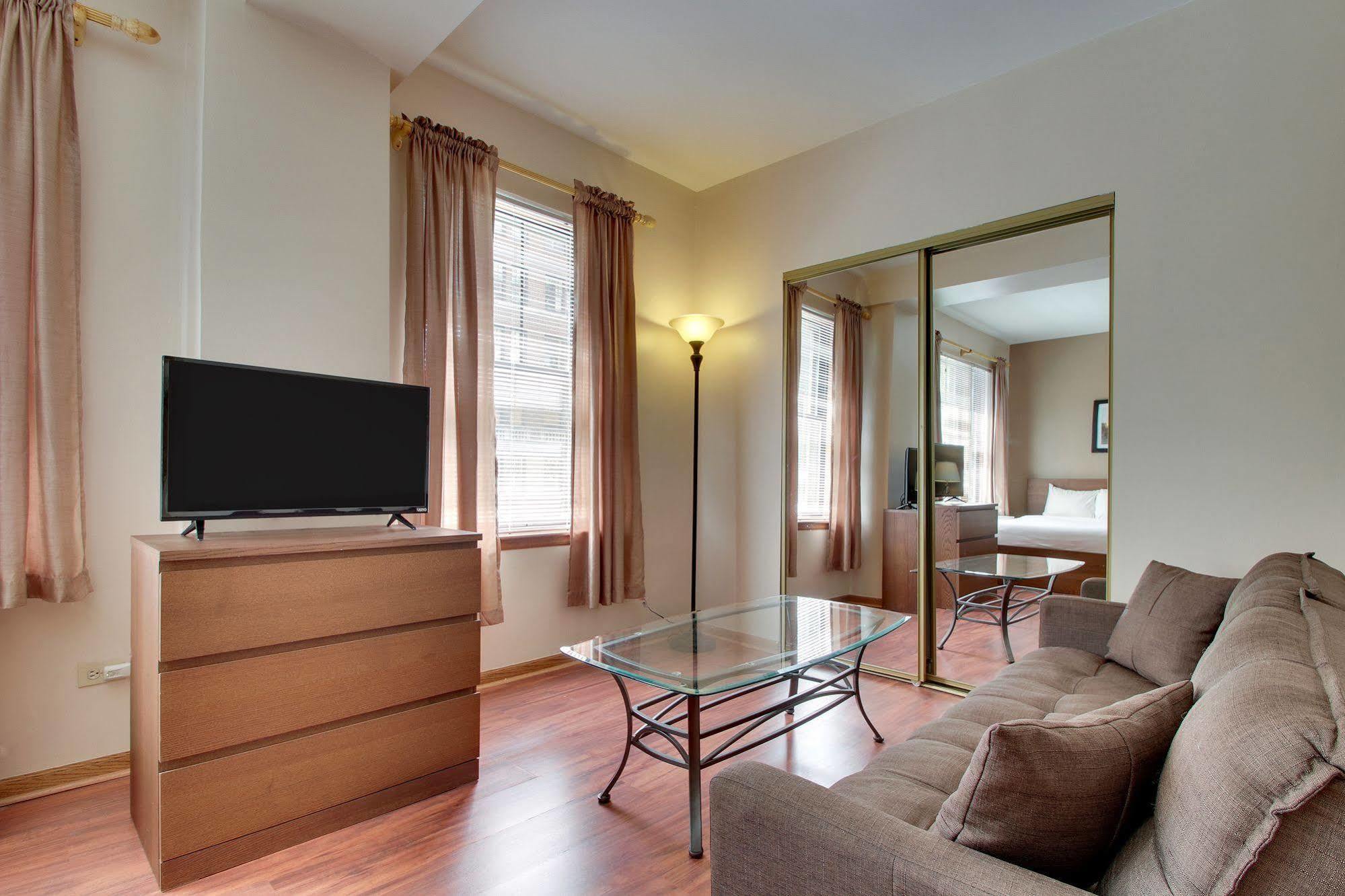 Dewitt Hotel And Suites Chicago Buitenkant foto